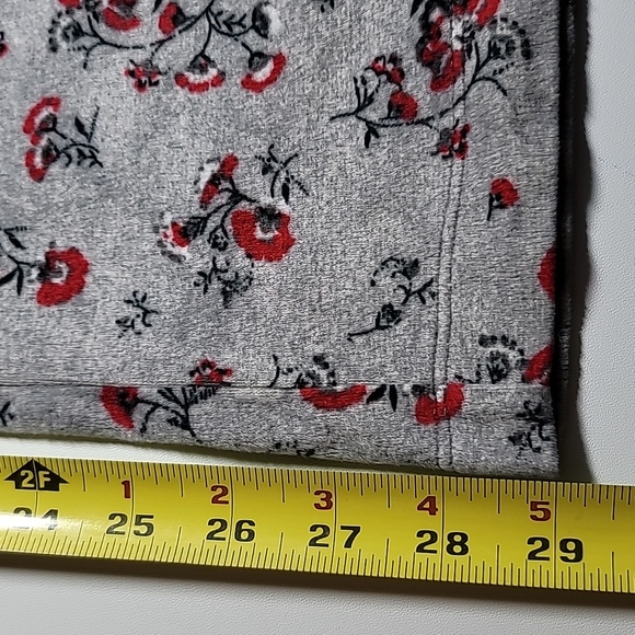 Secret Treasures M (8-10) pajama set super soft gray w red floral - Picture 14 of 15